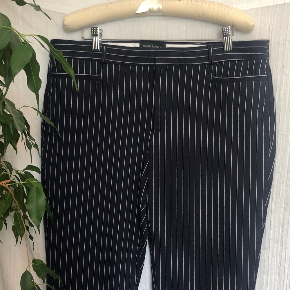 BANANA REPUBLIC size 16 cropped navy & white striped pants